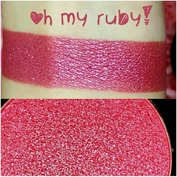 JCat Blinkle Shimmer Eyeshadow - Red - Picture 3 of 3